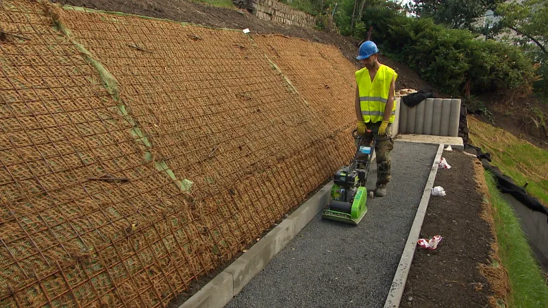 Oprava opěrné zdi v Karlových Varech