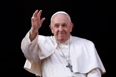 Papež ve vánočním poselství vyzval k ukončení válek a připomněl hladovějící děti