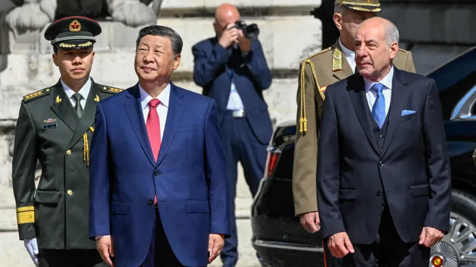 Čínský prezident Si Ťin-pching a maďarský prezident Tamás Sulyok