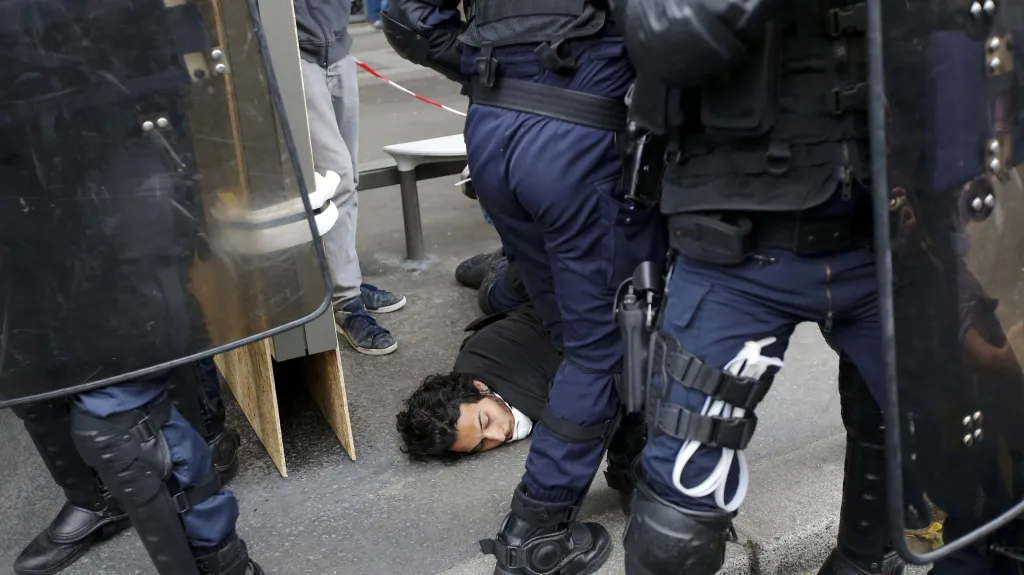Demonstrace v Paříži skončily násilnostmi