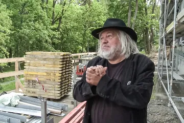 Přehrajte si: Klackovitý architekt Martin Rajniš v dokumentu