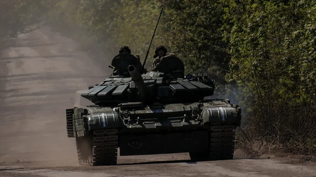 Ukrajinští vojáci na frontové linii poblíž Bachmutu