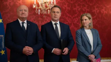 Předseda ÖVP Christian Stocker, lídr SPÖ Andreas Babler and předsedkyně NEOS Beate Meinl-Reisingerová