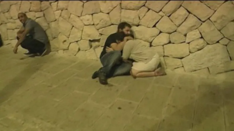 Palestinci a Izraelci musí znovu hledat kryty