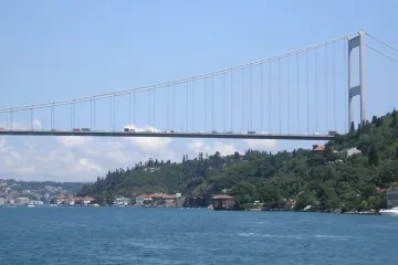 V Istanbulu byl otevřen druhý most přes Bosporskou úžinu