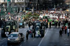 Ve Španělsku se bouří tisíce zemědělců, centrum Valencie ochromily traktory