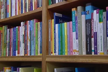 Literatura blahodárná i lstivá