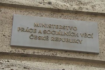Nové systémy MPSV mají zpoždění, poslanci se obávají kolapsu výplat dávek