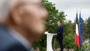 Emmanuel Macron na oslavách výročí 80 let vylodění v Normandii