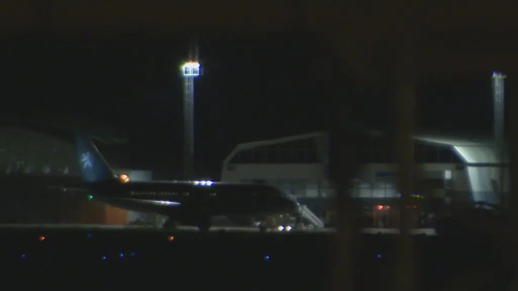 Třetí český speciál z Kábulu přistál na letišti v pražských Kbelích