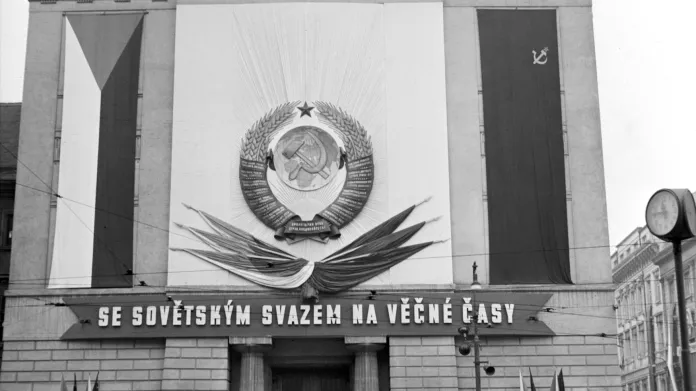 Výstava „Se Sovětským svazem na věčné časy“ ve Výstavním domě v Praze U Hybernů v roce 1952