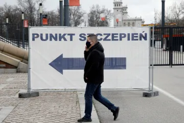 Pandemie ve světě: Polsko prodlužuje opatření. Zéland zakáže vstup cestujícím z Indie 