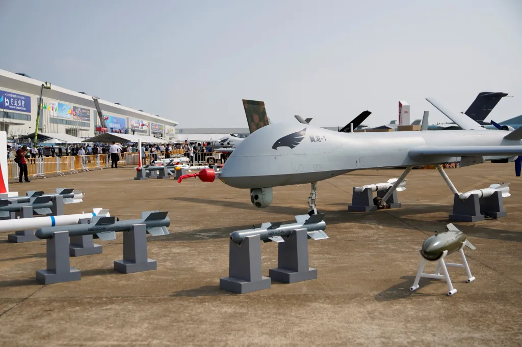 Dron Wing Loong I je určený k průzkumu i k ničení pozemních cílů