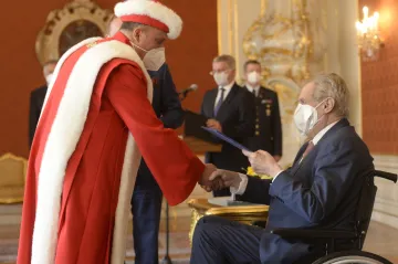 Univerzita Palackého má nového rektora. Jmenování Martina Procházky schválil prezident