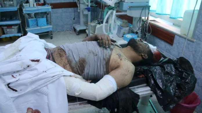 Muž zraněný při americkém náletu v Libyi