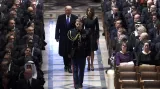 Donald a Melania Trumpovi na smutečním obřadu v Národní katedrále ve Washigtonu
