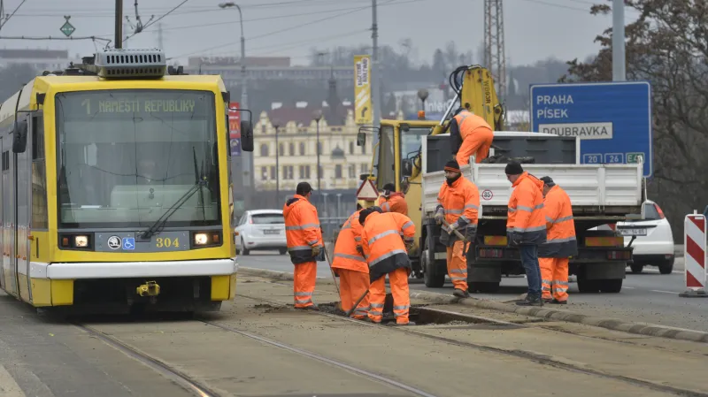 Přípravné práce na Pattonově mostě se týkají tramvajové tratě