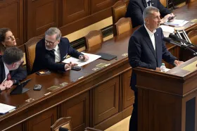 Fialova vláda se topí, prohlásil Babiš ve sněmovně