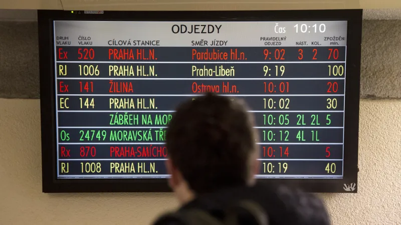 V 10 hodin dopoledne se rýsovalo obnovení elektrického provozu, největší uvedené zpoždění je 100 minut. Vlaky, které měly až pět hodin, buď již odjely, nebo v Třebové nestaví