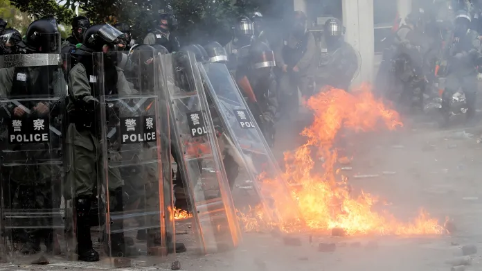 Zásah hongkongské policie u sídla Čínské univerzity