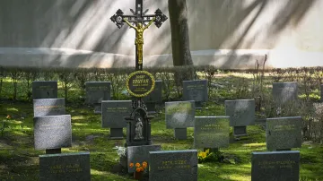 Pietní shromáždění k uctění památky obětí komunistického režimu 26. června 2021 na Ďáblickém hřbitově v Praze