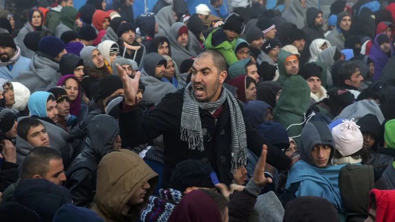 Uprchlíci u přechodu Berkasovo