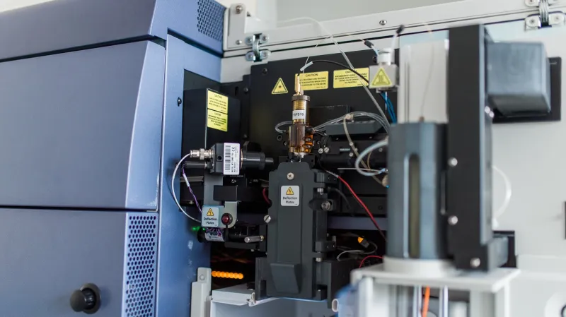 Detaily průtokového cytometru