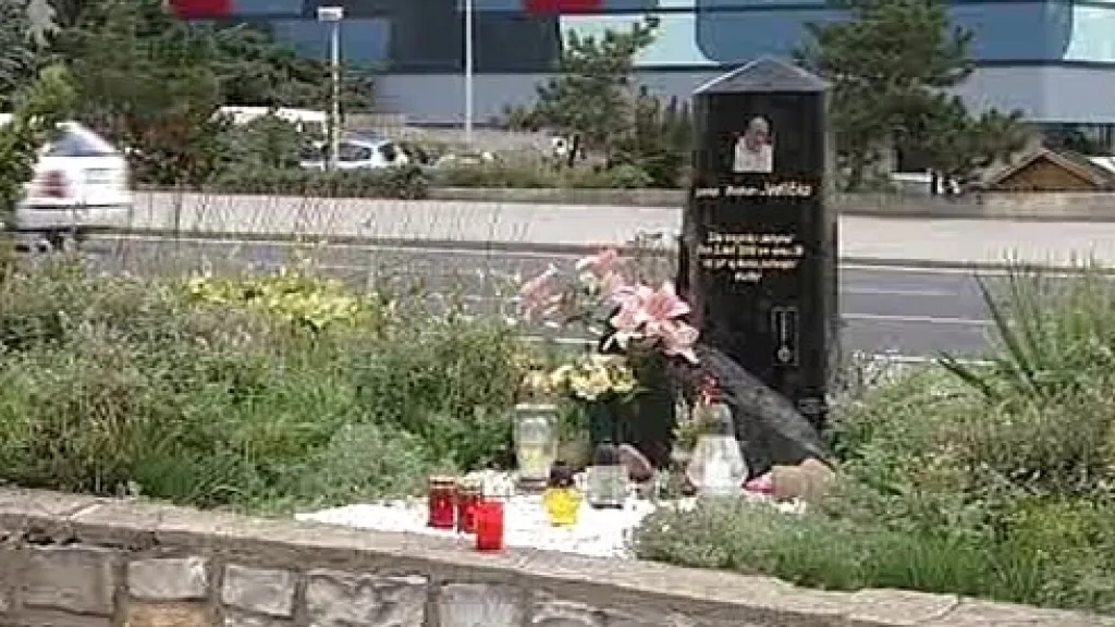 Pomník zavražděného Romana Jedličky