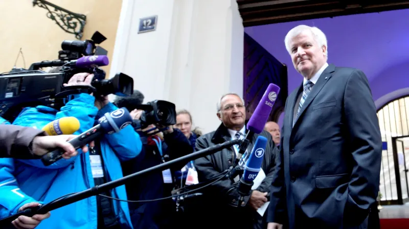 Horst Seehofer otevírá bavorské zastoupení v Praze