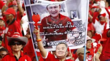 Thajci demonstrojí