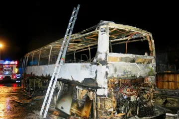 Drama na R35,  hořel autobus se čtyřiceti cestujícími