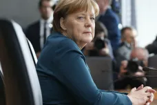 Věděla Merkelová o podvodu Volkswagenu? Zjistila to prý až z médií