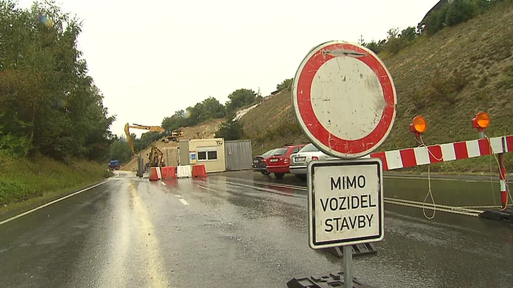 Silnice z Nového Strašecí do Rakovníka zůstává zavřená