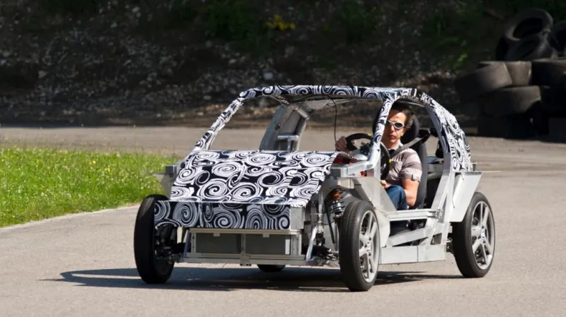 Elektromobil s označením \"Němý\"