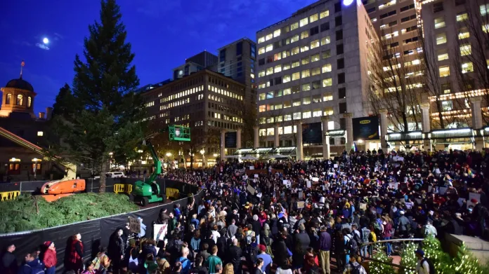 Demonstrace proti Donaldu Trumpovi v oregonském Portlandu