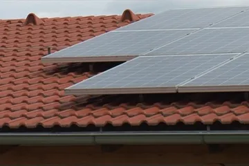 Američané šetří, ve velkém si instalují solární panely