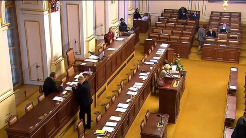 Poslanců bylo tak málo, že nemohli nic odhlasovat