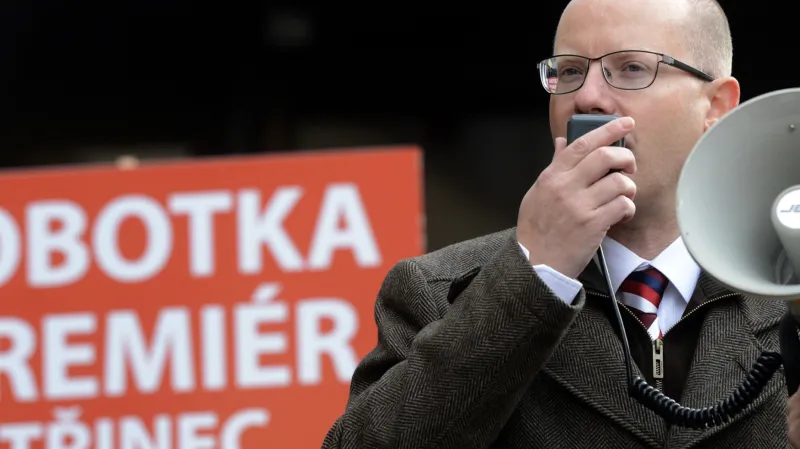 Bohuslav Sobotka před jednáním ÚVV