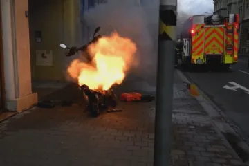 Baterie v elektrokoloběžce vybuchne a zapálí byt, popsali hasiči sílící trend