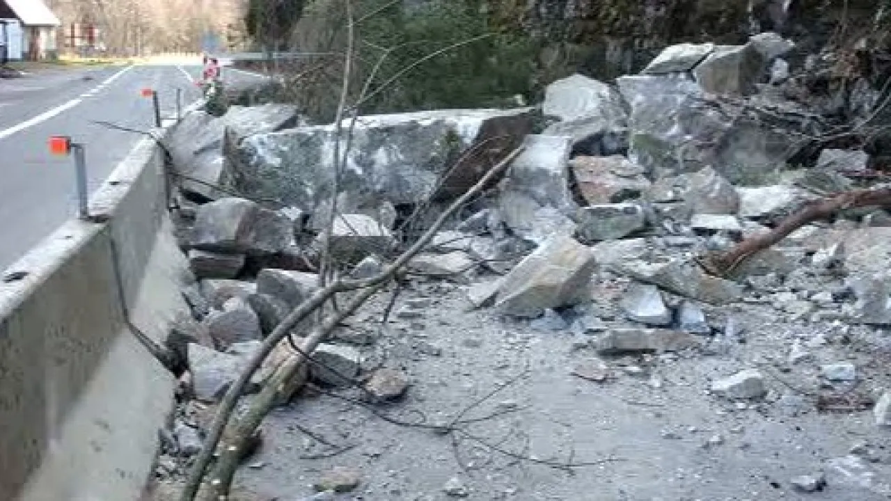 Silnice z Vrchlabí do Š. Mlýna bude plně průjezdná až v září — ČT24 ...