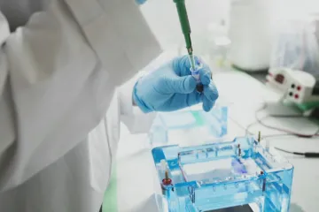 Čeští soudci se ptají Soudního dvora EU, komu smí policisté odebírat DNA