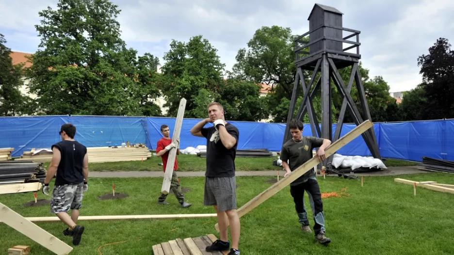 V Praze roste model koncentračního tábora