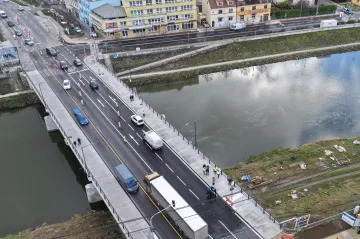 Most přes Moravu v Uherském Hradišti je po opravě znovu plně průjezdný