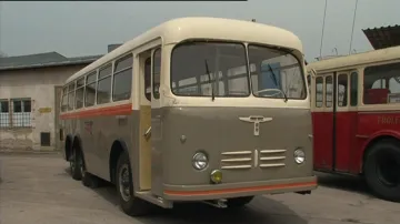 Lákadlem je horský autobus Tatra 500B