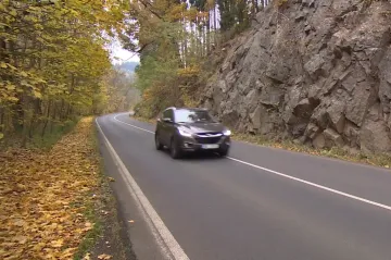 Na Karlovarsku se musí zpevnit hned několik skalních masivů. Kameny ohrožují řidiče