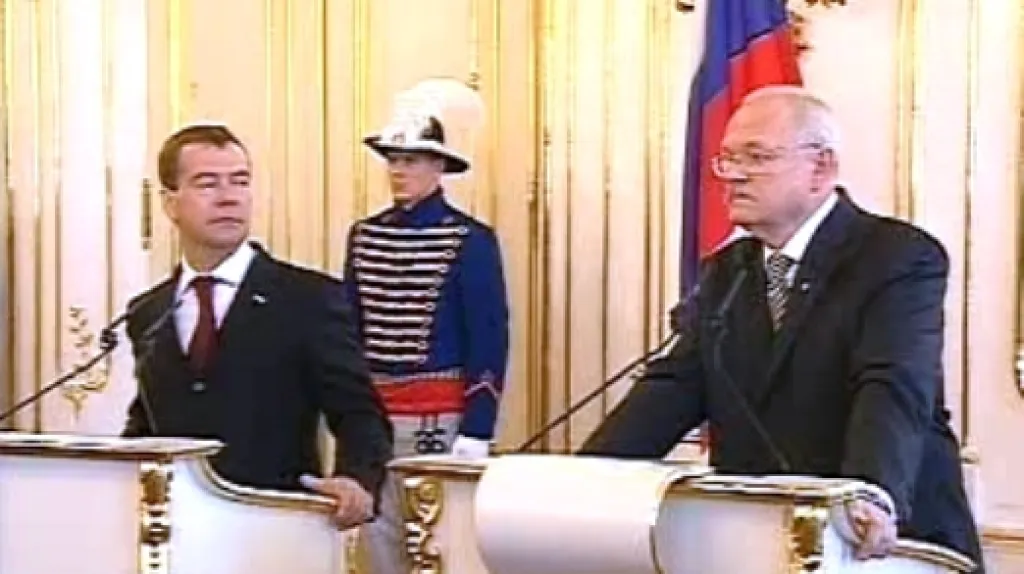 Dmitrij Medvěděv a Ivan Gašparovič