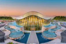 V Dubaji otevřeli nejhlubší bazén na světě. Má šedesát metrů