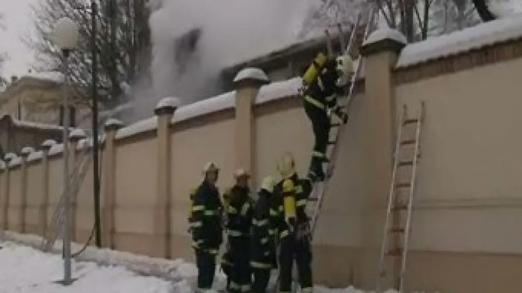 Hasiči zasahují při požáru