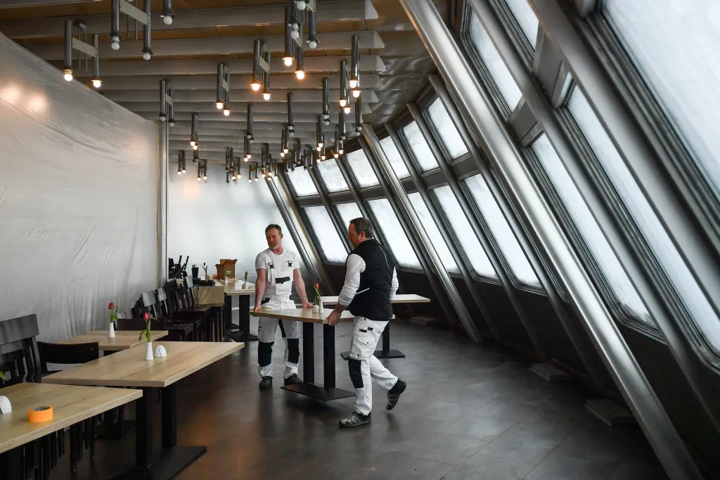 Autor stavby Karel Hubáček, který by letos v únoru oslavil sté narozeniny, dostal za unikátní projekt prestižní Perretovu cenu udělovanou Mezinárodní unií architektů