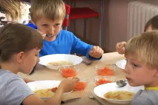 Přibývá rodin, které potřebují pomoc s financováním obědů pro školáky